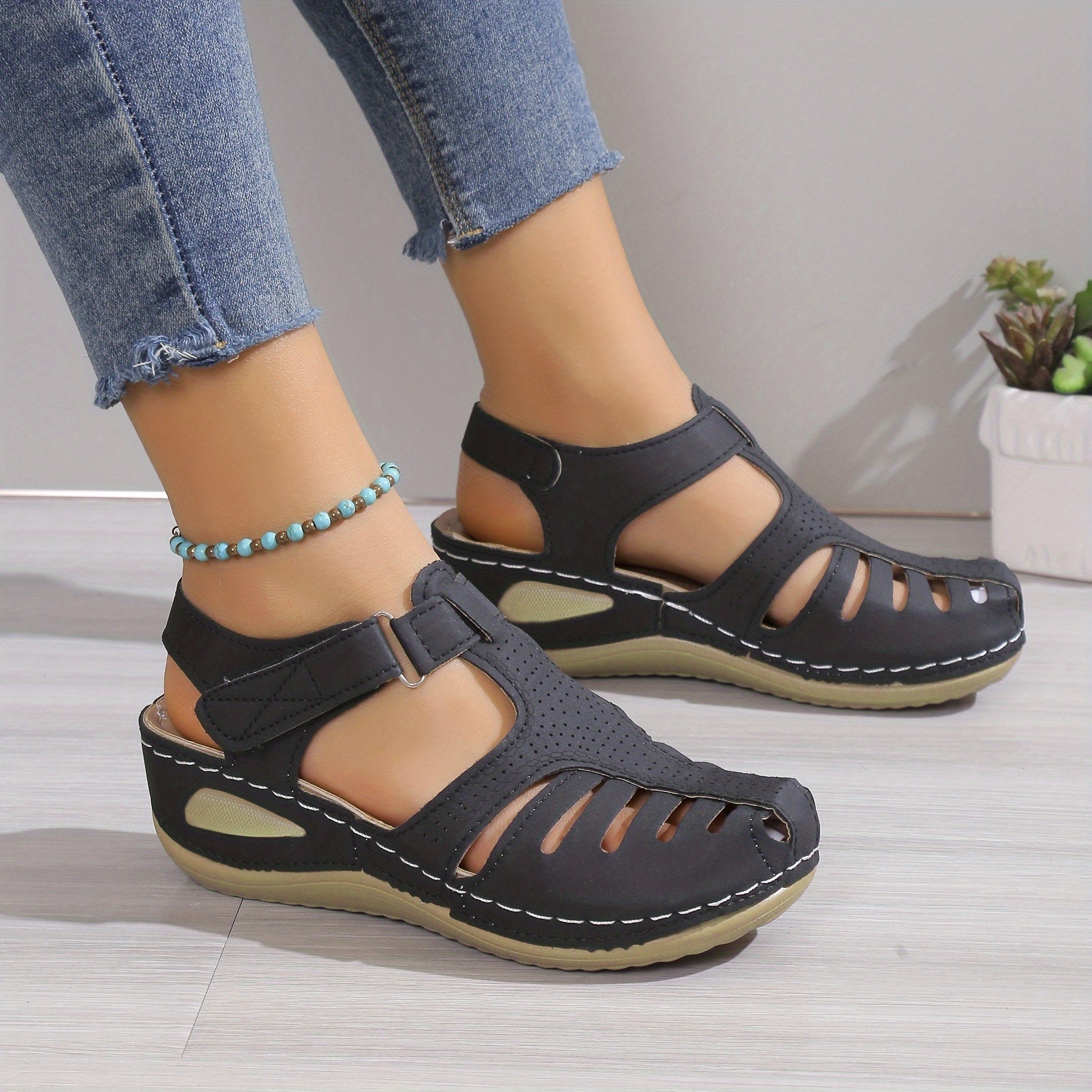 Verity – Comfort Sandals with a Gentle Lift