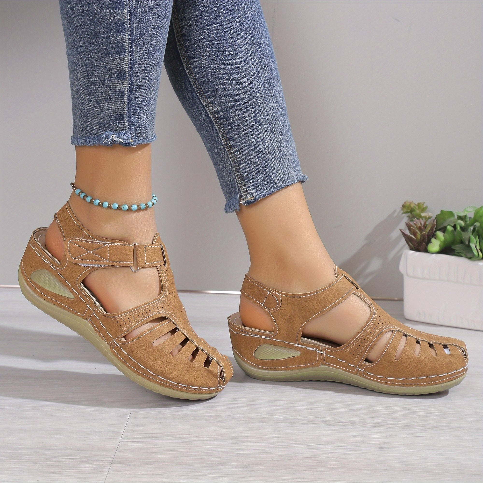Verity – Comfort Sandals with a Gentle Lift