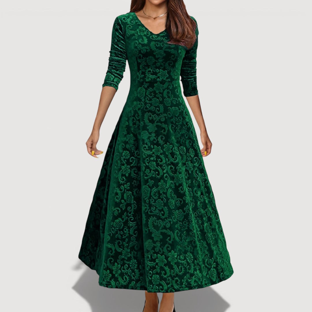 Lola – Elegant Velvet Dress