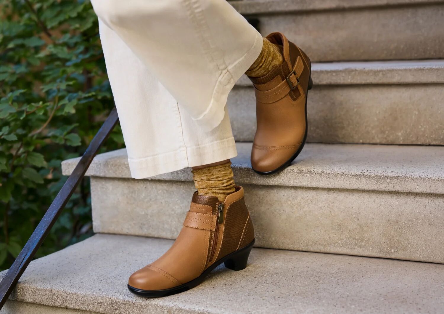 Sybil – Natural Warmth in Elegant Brown