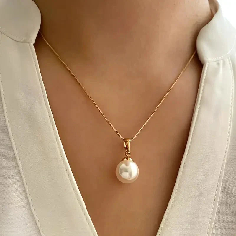 Elowen – Elegant Pearl Necklace & Earrings Set