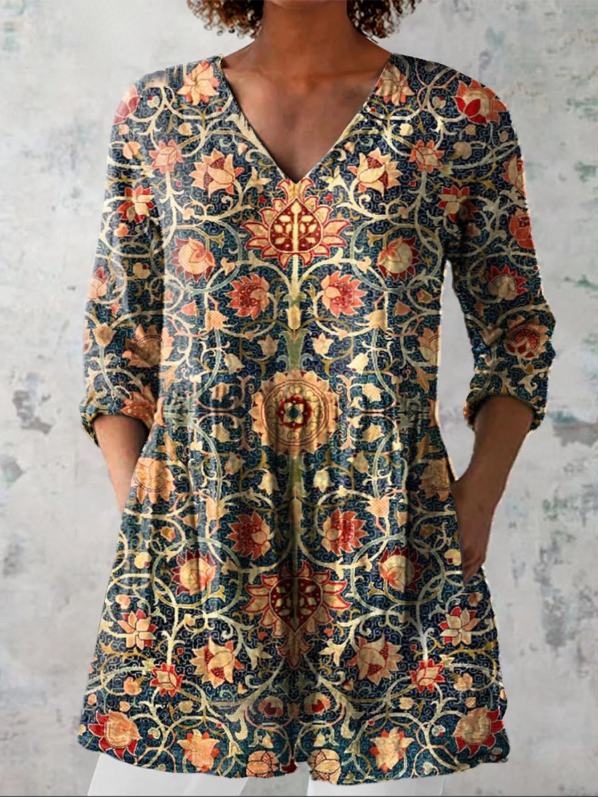 Hebe – Long Blouse with Statement Pattern