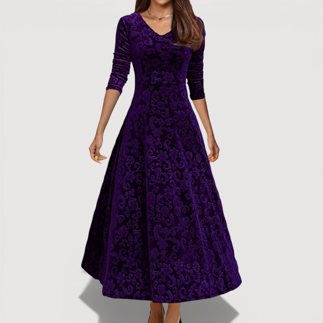 Lola – Elegant Velvet Dress