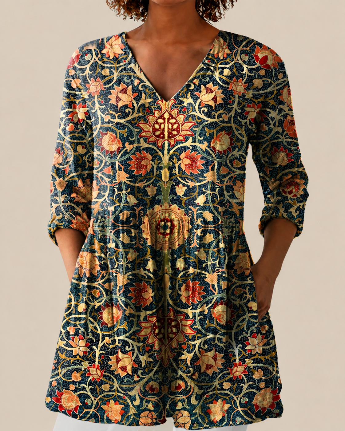 Hebe – Long Blouse with Statement Pattern