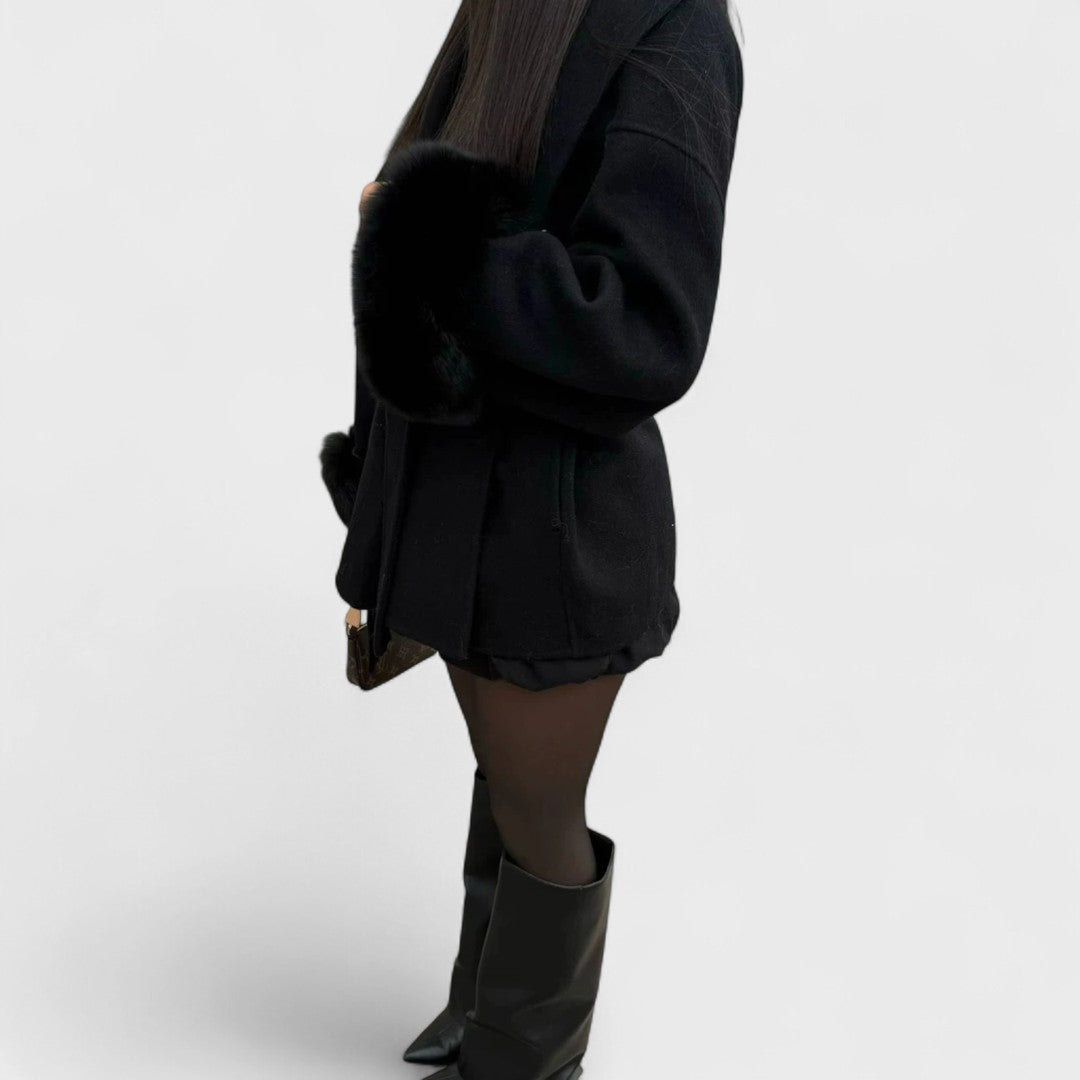 Thea – Wool coat with faux fur details