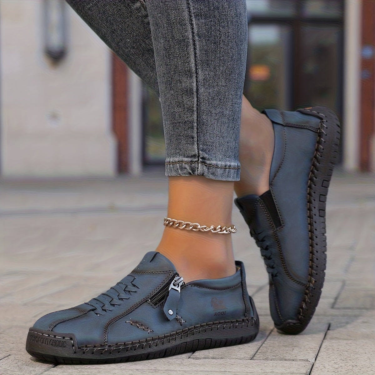 Nila – Elegant Comfort with a Practical Zipper