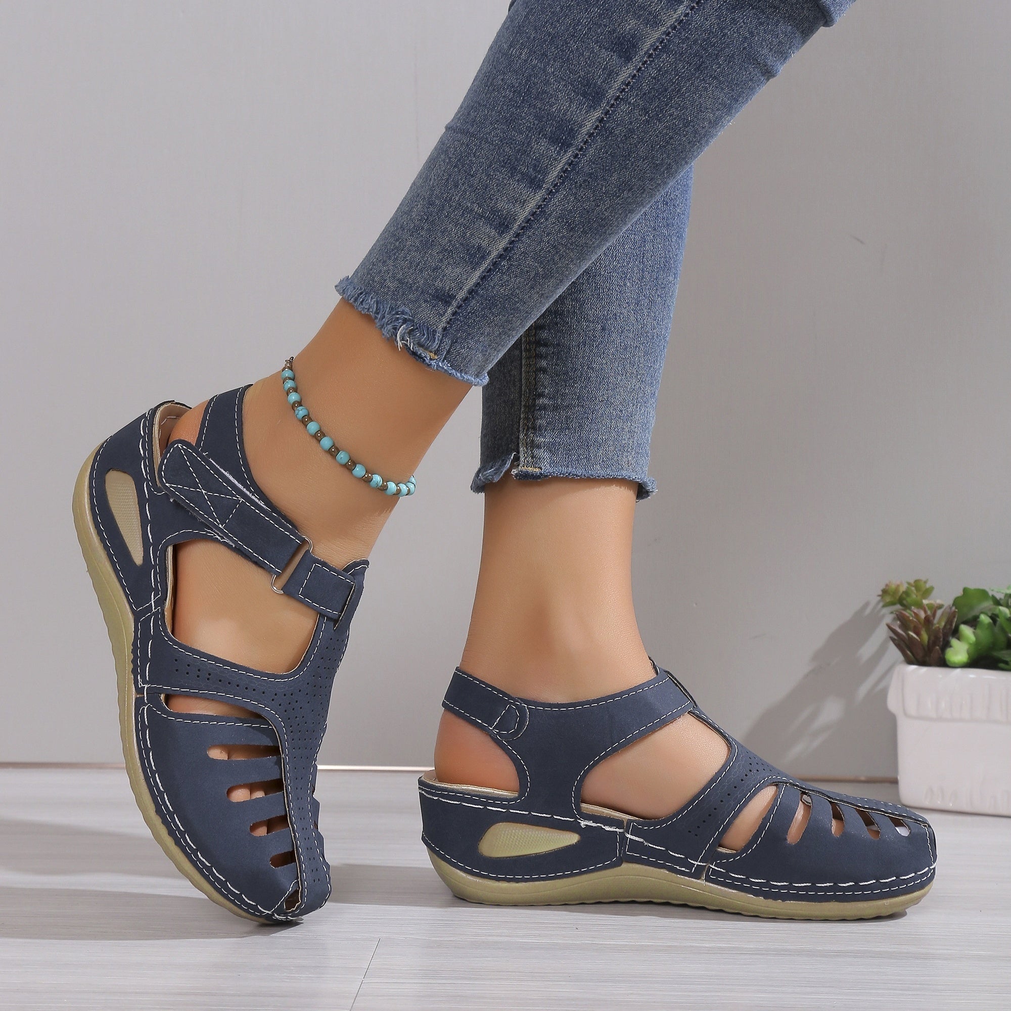 Verity – Comfort Sandals with a Gentle Lift