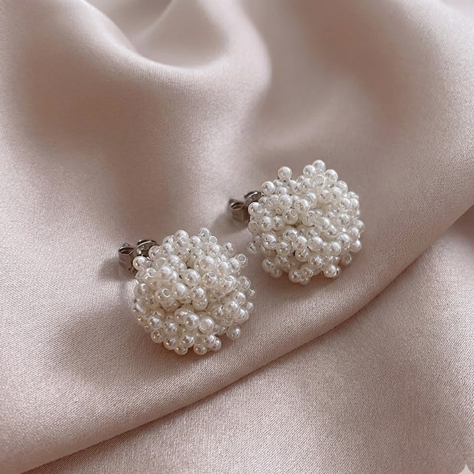 Fiora – Elegant Cluster Pearl Stud Earrings