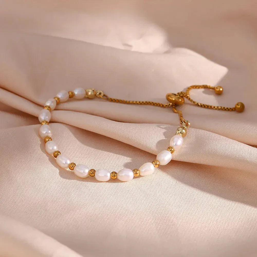 Maelle – Elegant Pearl & Gold Bracelet