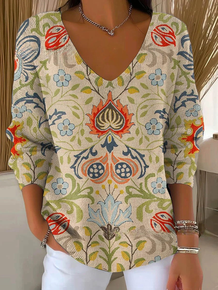 Amara - Knitted Sweater with V-Neck